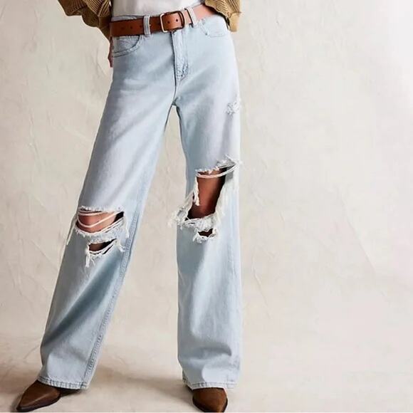 We the Free Tinsley Baggy High Rise Straight Leg Distresed Light Wash Size 28 - Picture 1 of 12